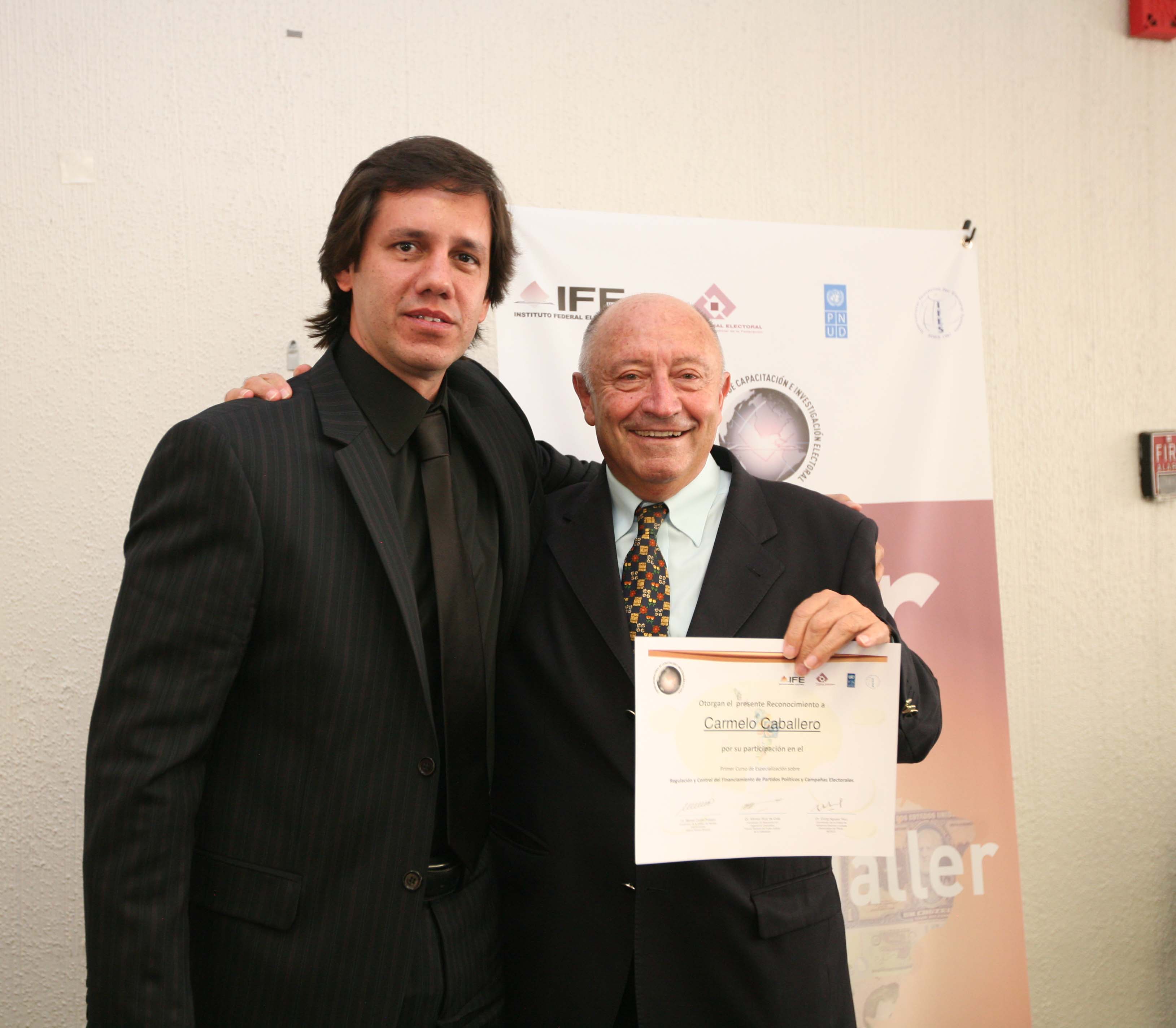 Diploma Carmelo Caballero