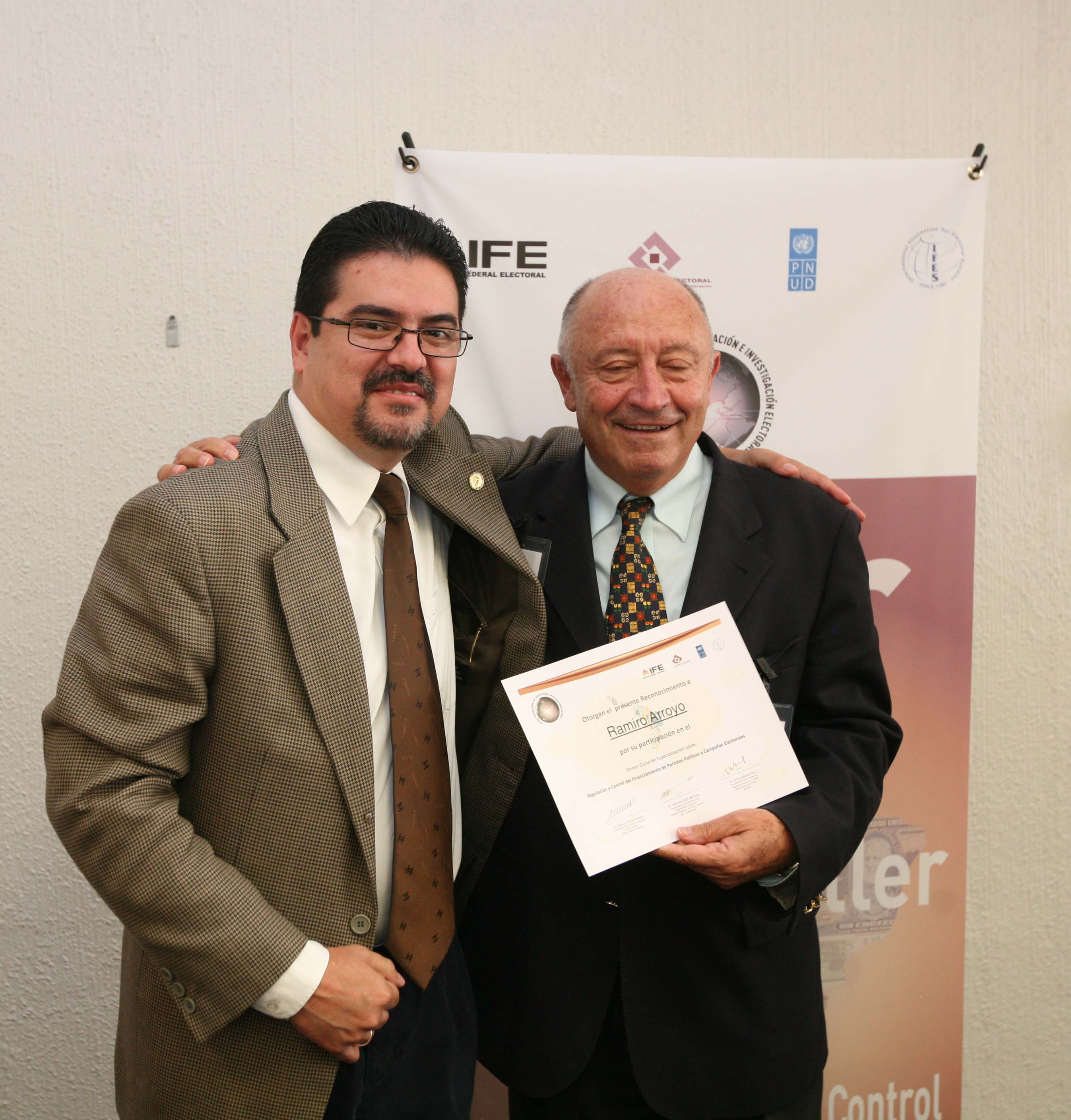 Diploma Ramiro Arroyo