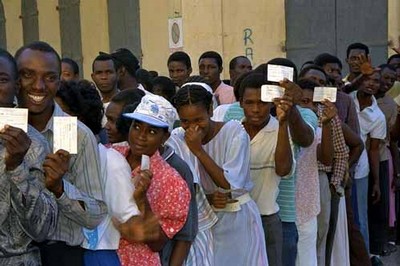 a long line to register