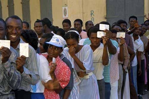 a long line to register