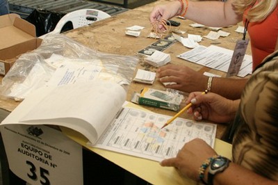 Venezuela: Foto de la auditoría a las máquinas de votación (2006)