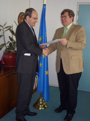 Koos Richelle, Director General at EuropeAid and Ad Melkert, Associate Director at UNDP HQ in New York signing the Operational Guidelines between the EC and UNDP